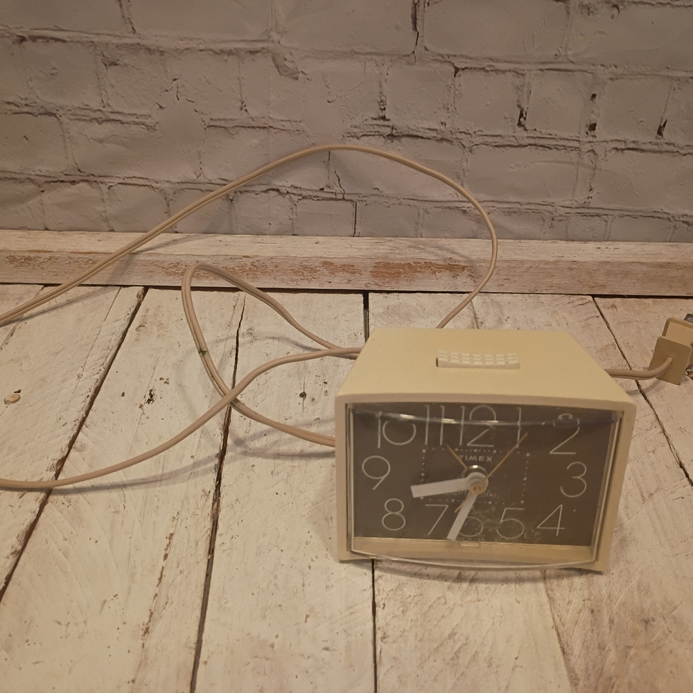 Vintage Cream Electric Clock